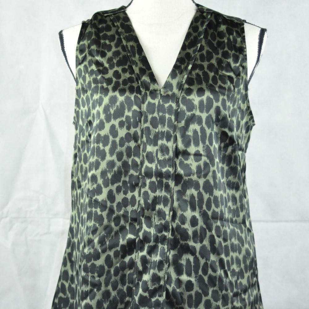 Banana Republic Sleeveless Blouse Animal V-neck S